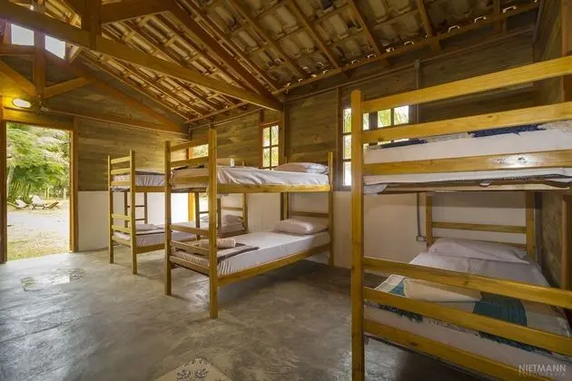 Cama em Dorm. compartilhado de 06 beliches ACD