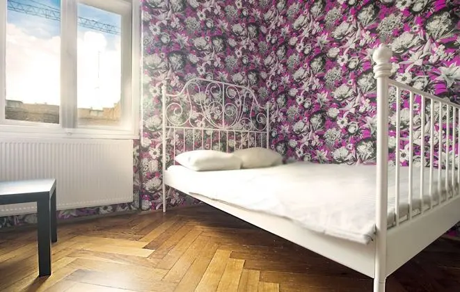 Tek Büyük Yataklı Oda, 1 Çift Kişilik Yatak, Ortak Banyo