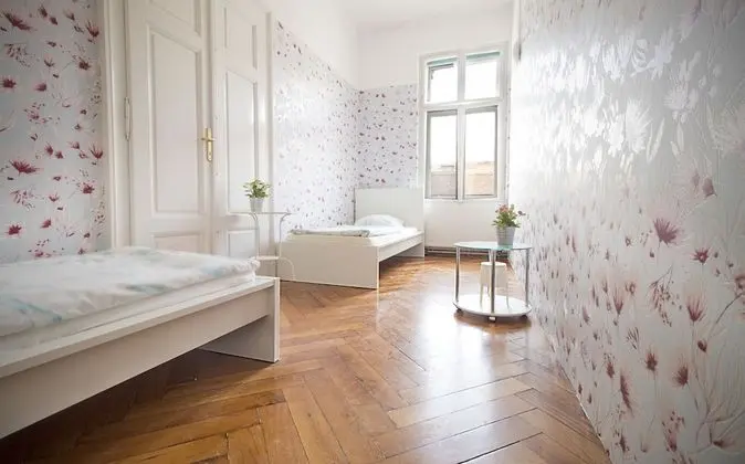 Tek Kişilik Oda, Ortak Banyo