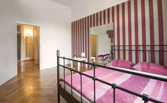 Üç Kişilik Oda, Ortak Banyo