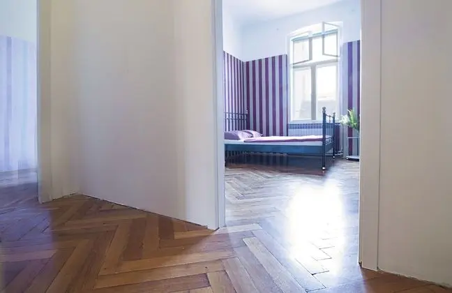 Üç Kişilik Oda, Ortak Banyo