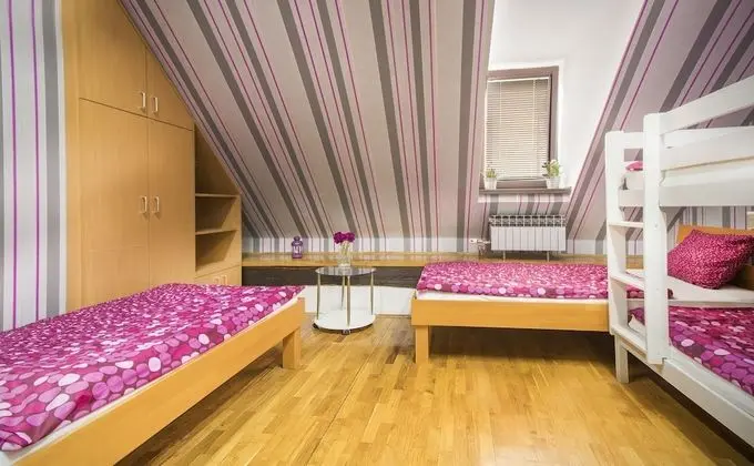 Üç Kişilik Oda