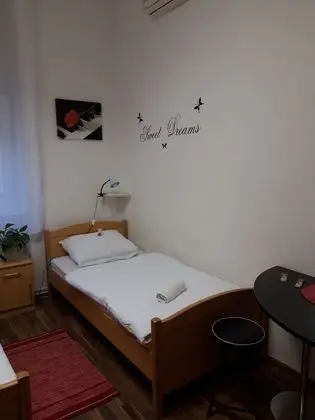 City Tek Büyük Yataklı Oda