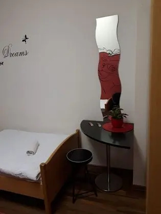 City Tek Büyük Yataklı Oda