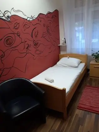 City Tek Büyük Yataklı Oda