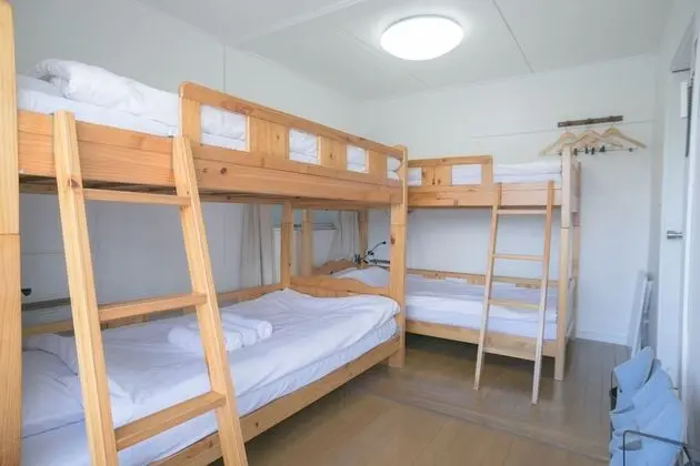 Dört Kişilik Oda, Sigara İçilmez, Ortak Banyo