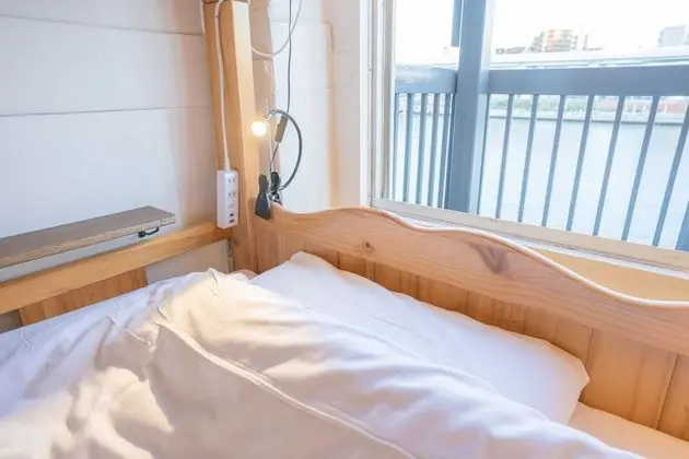Dört Kişilik Oda, Sigara İçilmez, Ortak Banyo