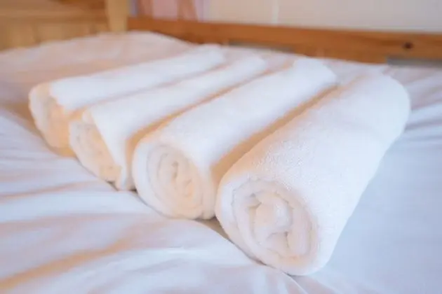 Dört Kişilik Oda, Sigara İçilmez, Ortak Banyo