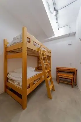 İki Ayrı Yataklı Oda, Ortak Banyo
