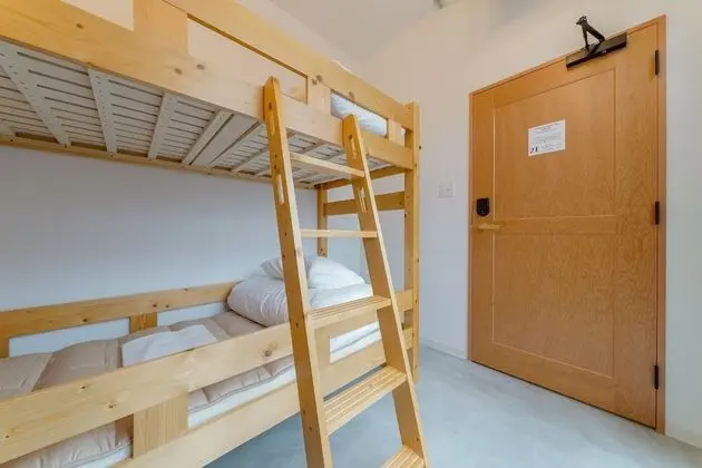 İki Ayrı Yataklı Oda, Ortak Banyo