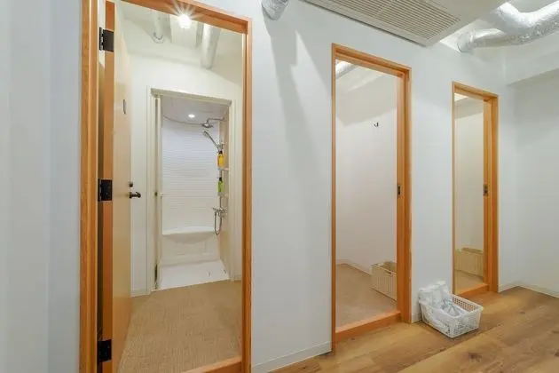 İki Ayrı Yataklı Oda, Ortak Banyo
