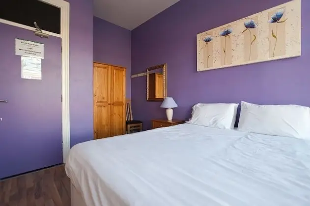 Oda, 1 En Büyük (King) Boy Yatak, Ortak Banyo