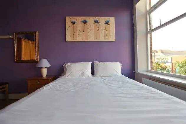 Oda, 1 En Büyük (King) Boy Yatak, Ortak Banyo