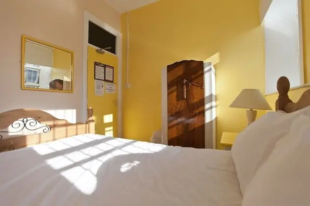 Tek Büyük Yataklı Oda, 1 Çift Kişilik Yatak, Ortak Banyo