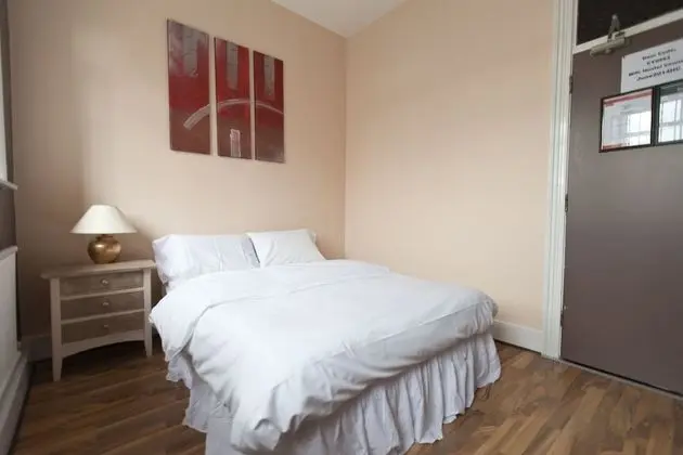 Tek Büyük Yataklı Oda, 1 Çift Kişilik Yatak, Ortak Banyo