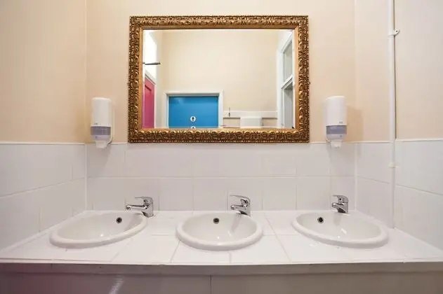 Tek Büyük Yataklı Oda, 1 Çift Kişilik Yatak, Ortak Banyo