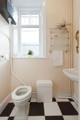 Tek Büyük Yataklı Oda, 1 Çift Kişilik Yatak, Ortak Banyo