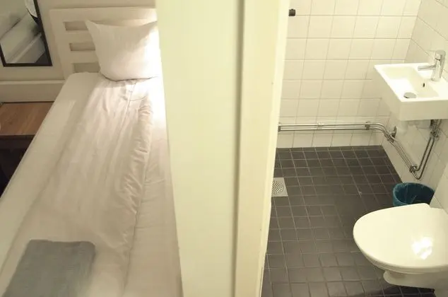 Basic İki Ayrı Yataklı Oda, Özel Banyo (no windows)