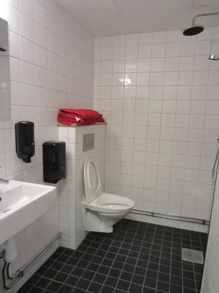 Basic Ortak Ranzalı Oda, Özel Banyo (10 beds, no windows)