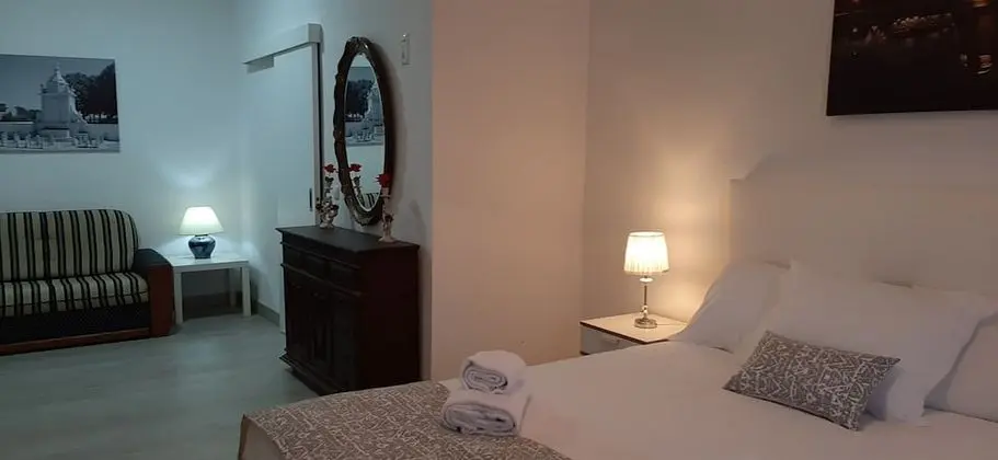 Family Tek Büyük Yataklı Oda