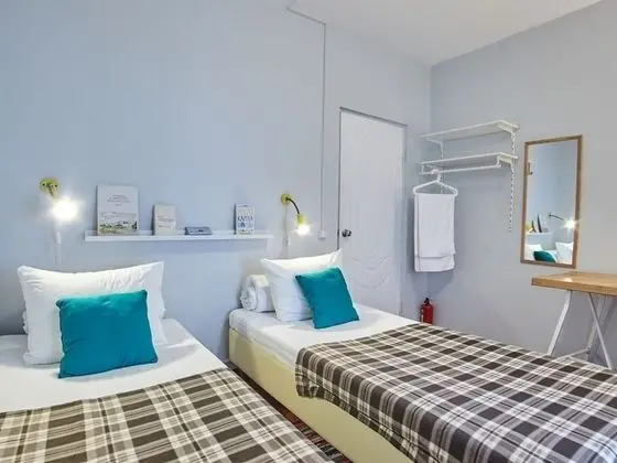 İki Ayrı Yataklı Oda, Ortak Banyo