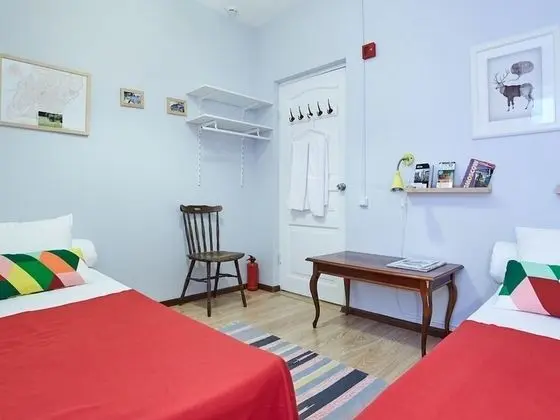 İki Ayrı Yataklı Oda, Ortak Banyo