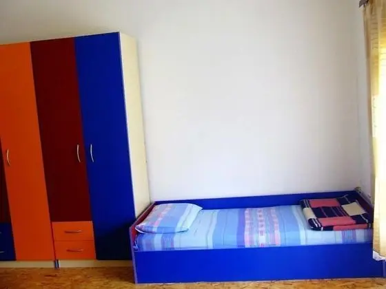 Tek Büyük veya İki Ayrı Yataklı Oda, Ortak Banyo