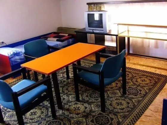Tek Büyük veya İki Ayrı Yataklı Oda, Ortak Banyo