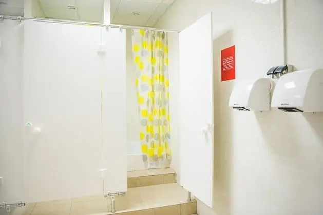 Ortak Ranzalı Oda, Karma Ranzalı Oda (1 Bed in 3 Person Dorm)