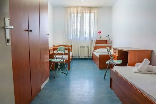 Basic Triple Room, Shared bathroom