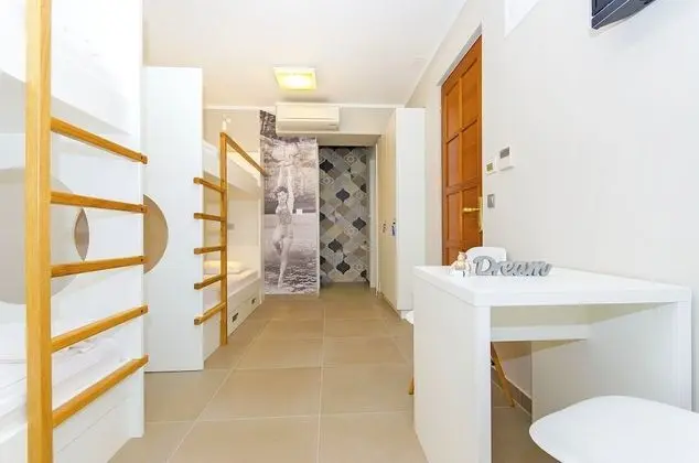 Bed in 4-Bed Dormitory Room with Private Bathroom