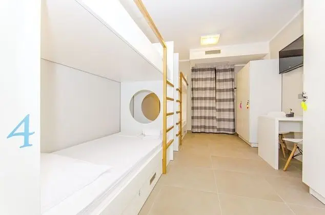 Bed in 4-Bed Dormitory Room with Private Bathroom