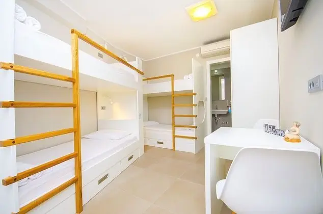 Bed in 4-Bed Dormitory Room with Private Bathroom
