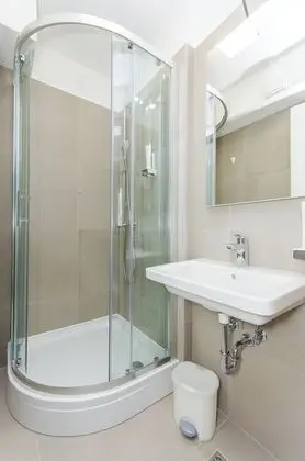 Bed in 4-Bed Dormitory Room with Private Bathroom