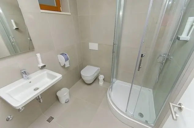 Bed in 4-Bed Dormitory Room with Private Bathroom