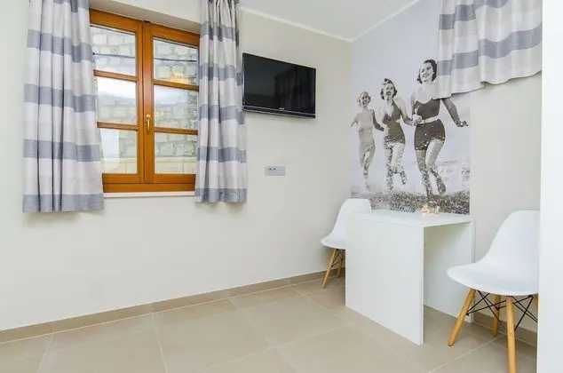 Bed in 4-Bed Dormitory Room with Shared Bathroom