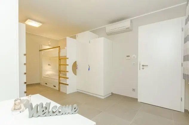 Bed in 4-Bed Dormitory Room with Shared Bathroom