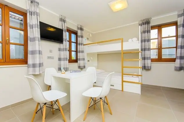 Bed in 6-Bed Dormitory Room with Private Bathroom