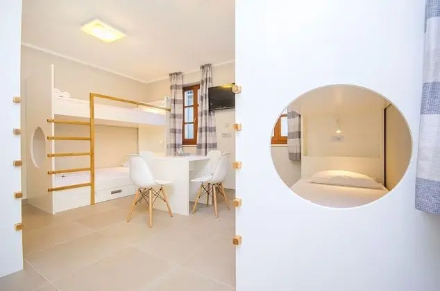 Bed in 6-Bed Dormitory Room with Private Bathroom