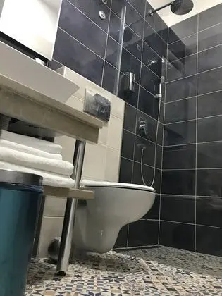 Basic Tek Büyük Yataklı Oda