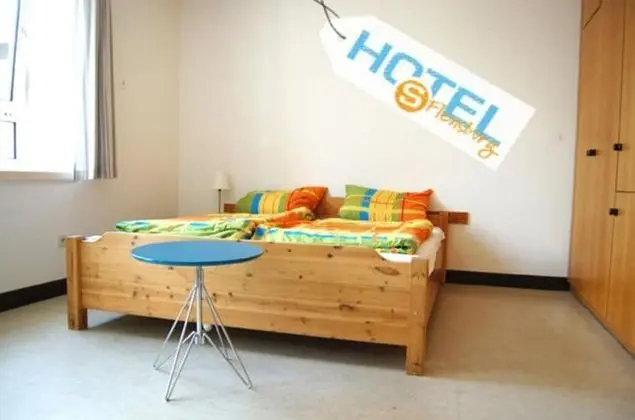 İki Ayrı Yataklı Oda, Ortak Banyo