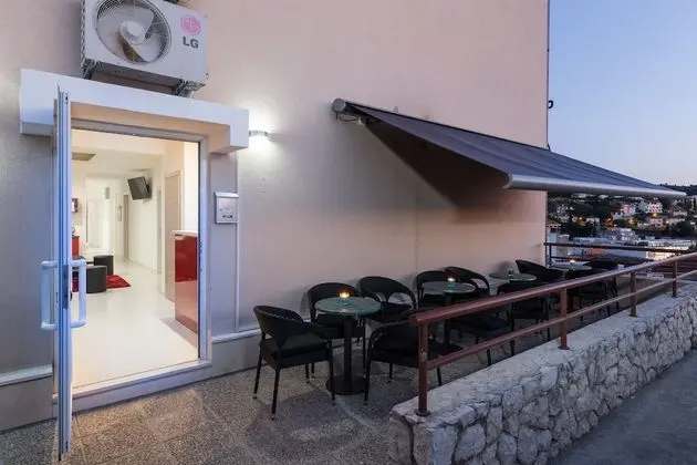 Ortak Ranzalı Oda, Karma Ranzalı Oda, Ortak Banyo (5 beds)