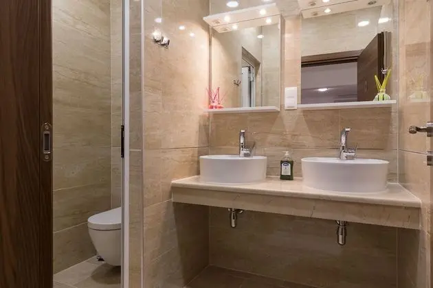 Ortak Ranzalı Oda, Sadece kadınlar için, Özel Banyo (6 beds)