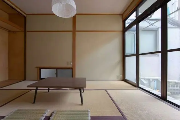 Üç Kişilik Oda, Ortak Banyo (10m2)