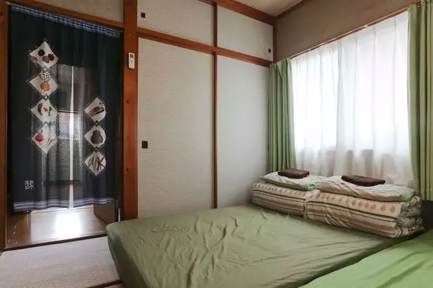 Üç Kişilik Oda, Ortak Banyo (10m2)