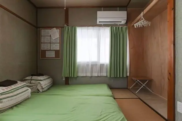 Üç Kişilik Oda, Ortak Banyo (10m2)