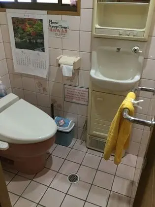 Üç Kişilik Oda, Ortak Banyo (10m2)