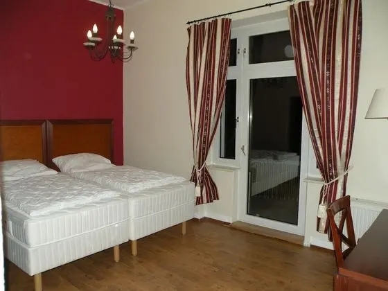 Deluxe Tek Büyük Yataklı Oda, 1 Çift Kişilik Yatak, Özel Banyo, Bahçe Manzaralı