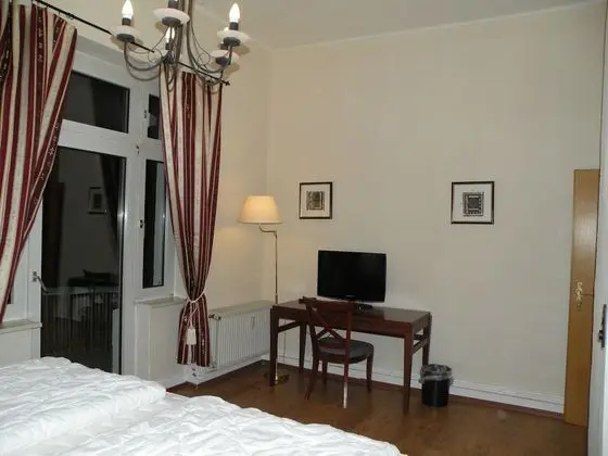 Deluxe Tek Büyük Yataklı Oda, 1 Çift Kişilik Yatak, Özel Banyo, Bahçe Manzaralı