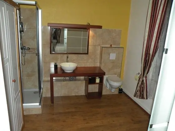 Deluxe Tek Büyük Yataklı Oda, 1 Çift Kişilik Yatak, Özel Banyo, Bahçe Manzaralı